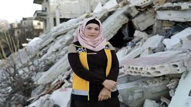 ​سورية شاركت في إنقاذ ضحايا الزلزال تنتصر على من طالبوها بالبقاء في المنزل